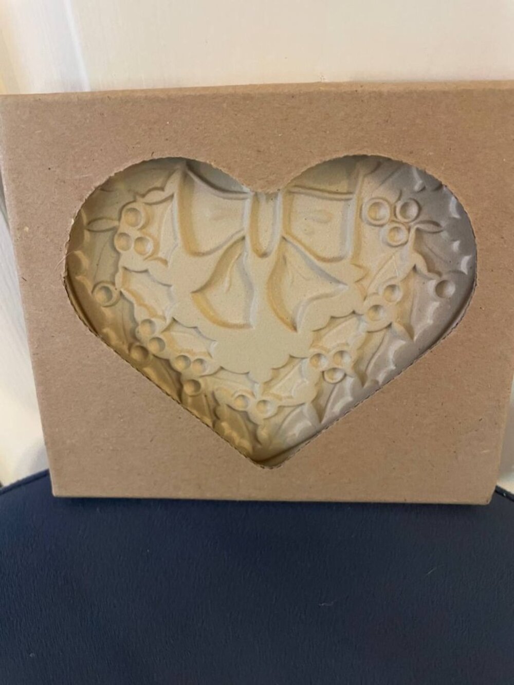 New  Pampered Chef Winter Wreath Heart Stoneware Mold - Rustic Farmhouse Decor